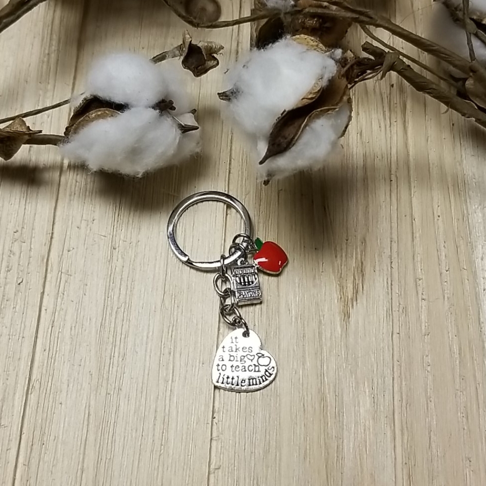 🍎🍎Super Adorable Teacher Keychain🍎🍎 - Picture 3 of 7